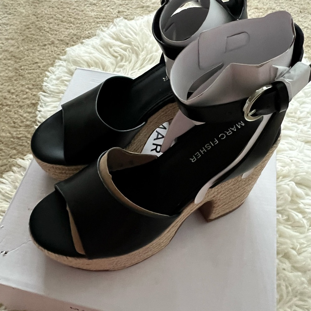 Marc Fisher Women's Vetina Wedge Sandal - Picture 4 of 8